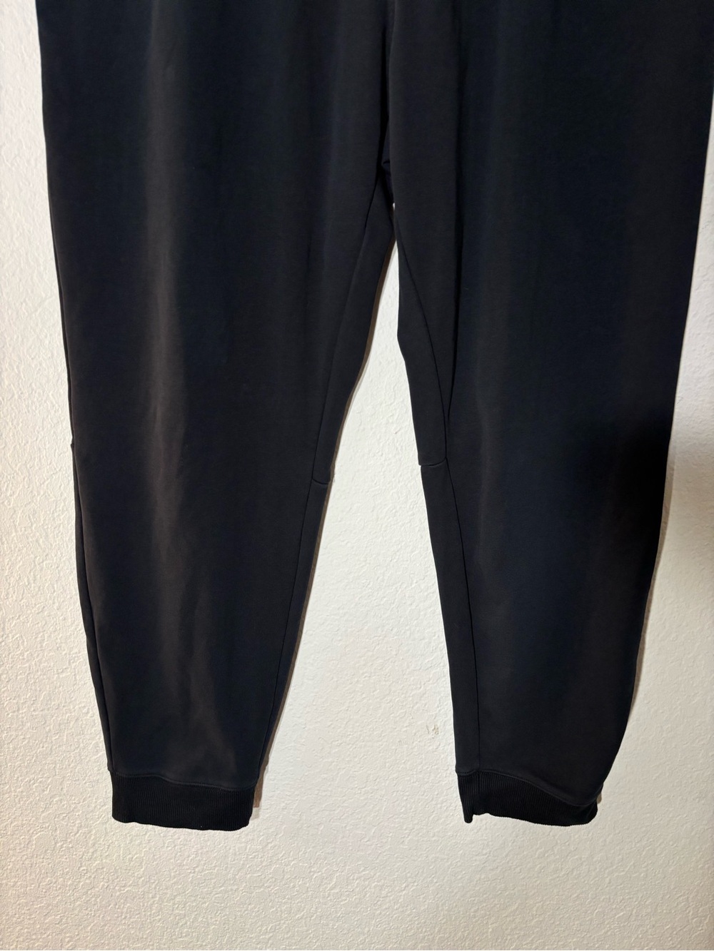 TravisMathew Jogger Pants Size XL Black Drawstring Logo Athletic Golf Pants - Picture 7 of 14